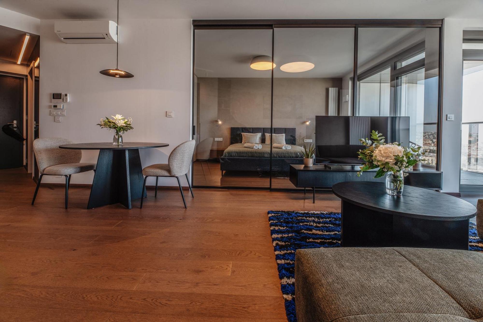 Premium Suite, River & Old Town View,free Parking Apartmán *