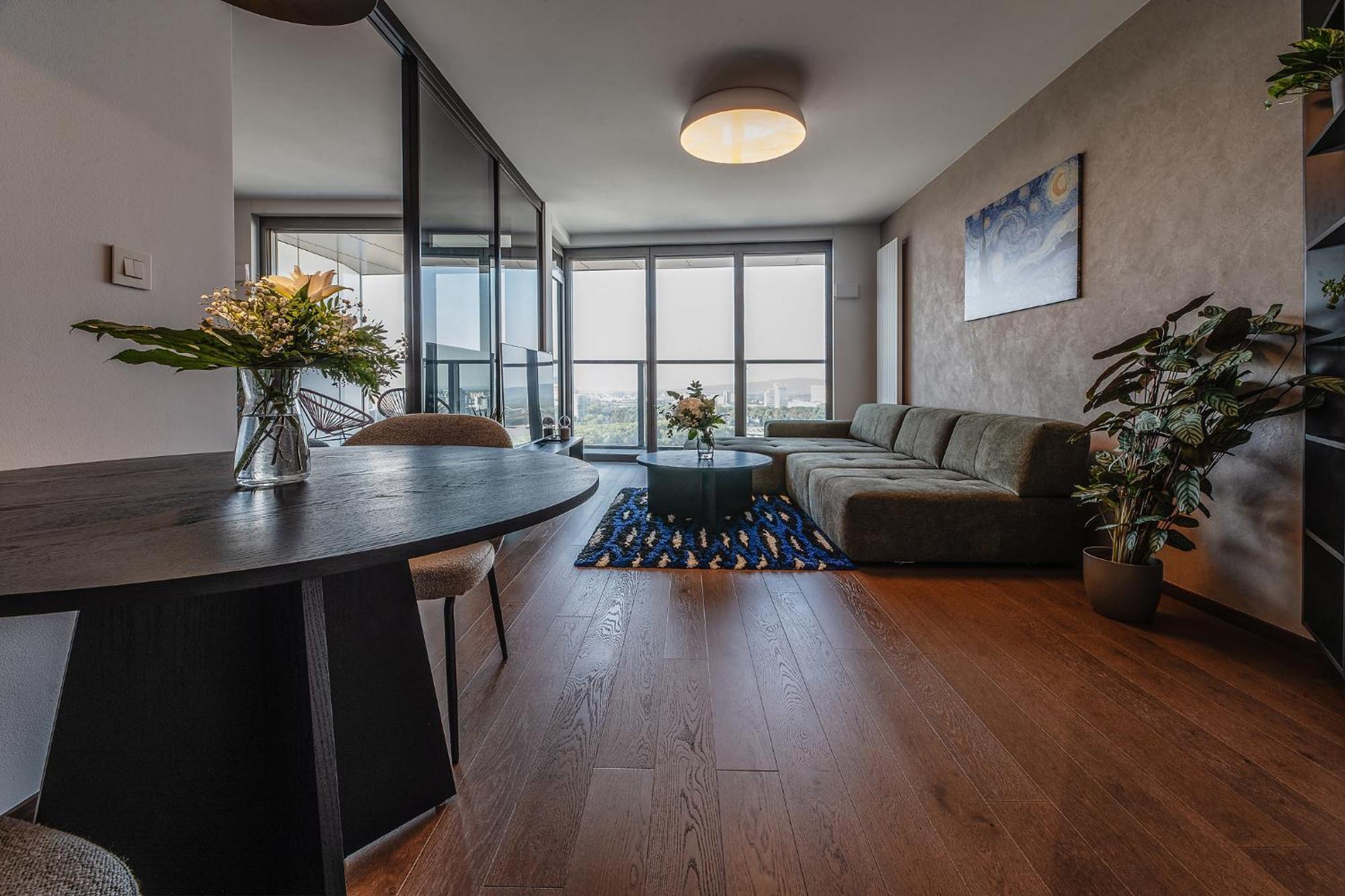 Premium Suite, River & Old Town View,free Parking Apartmán